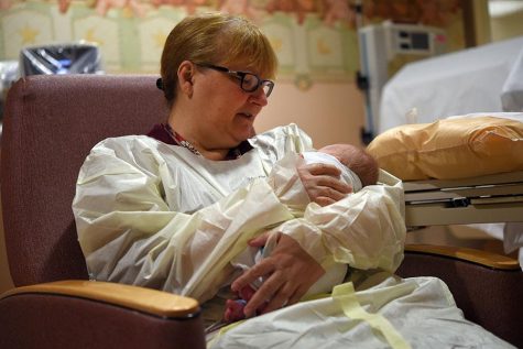 Parents ditch cribs for baby boxes