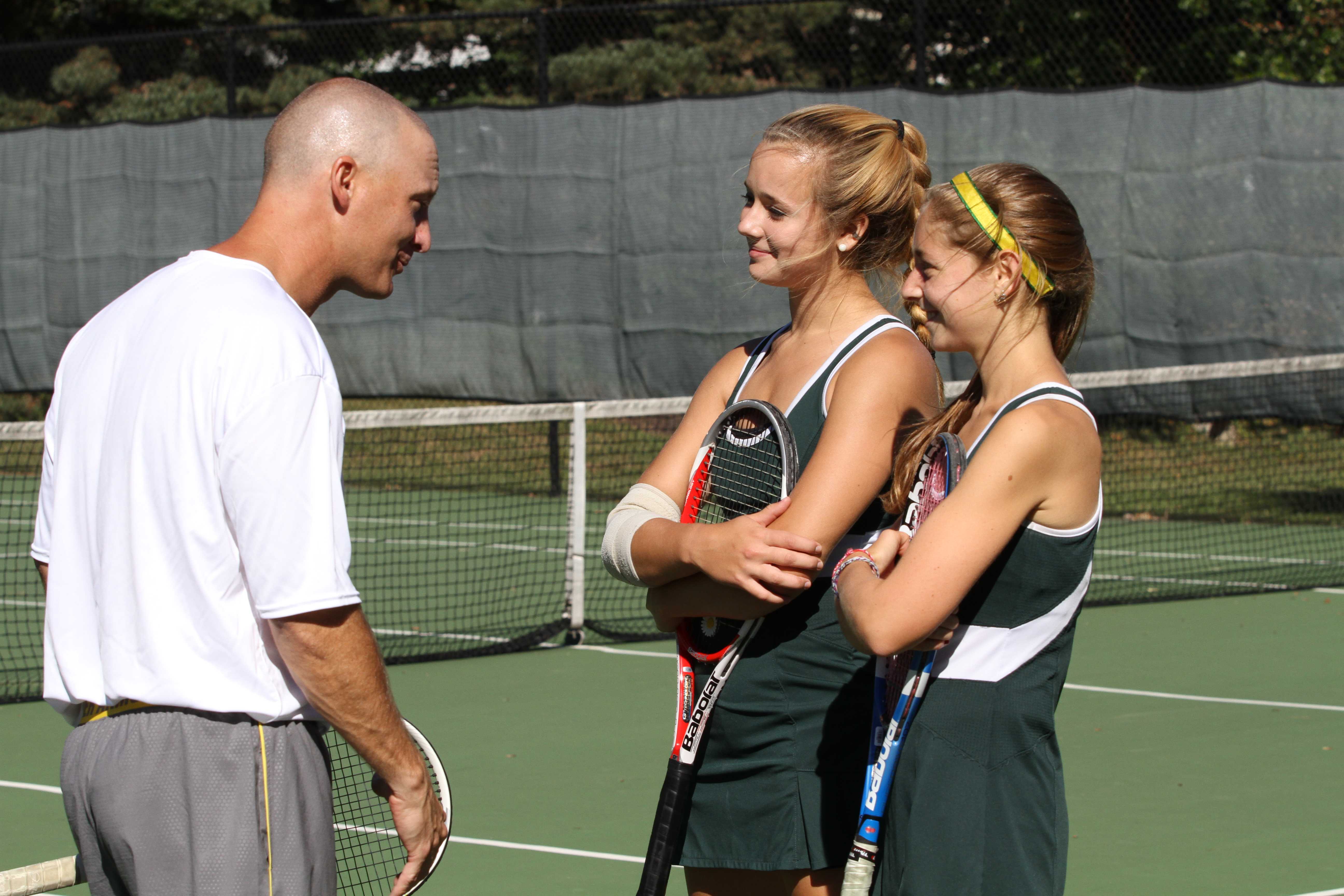 Girls gold tennis wraps up season