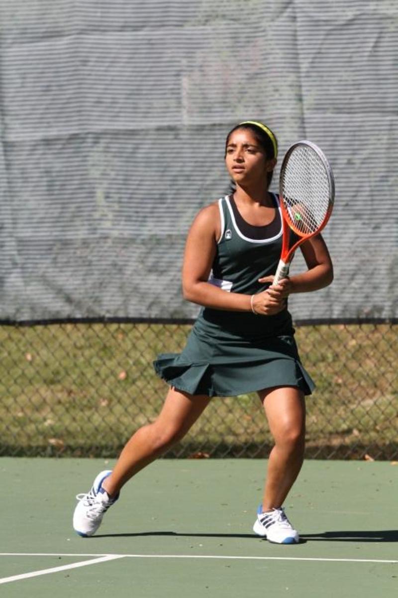 Girls gold tennis wraps up season