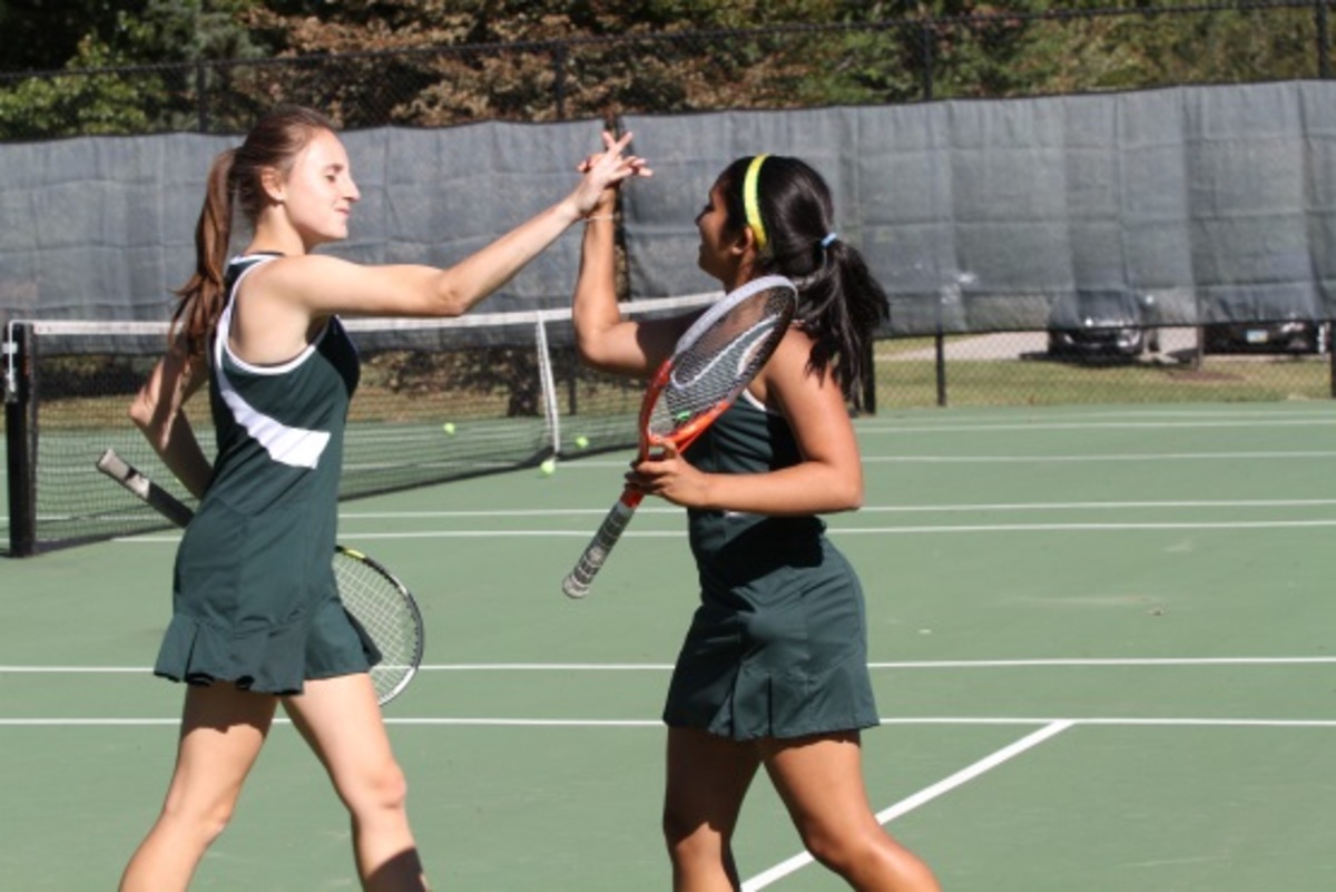 Girls gold tennis wraps up season