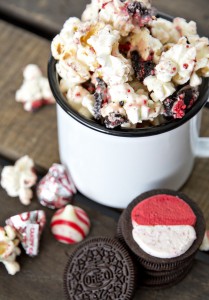 Candy-Cane-Popcorn-Munch