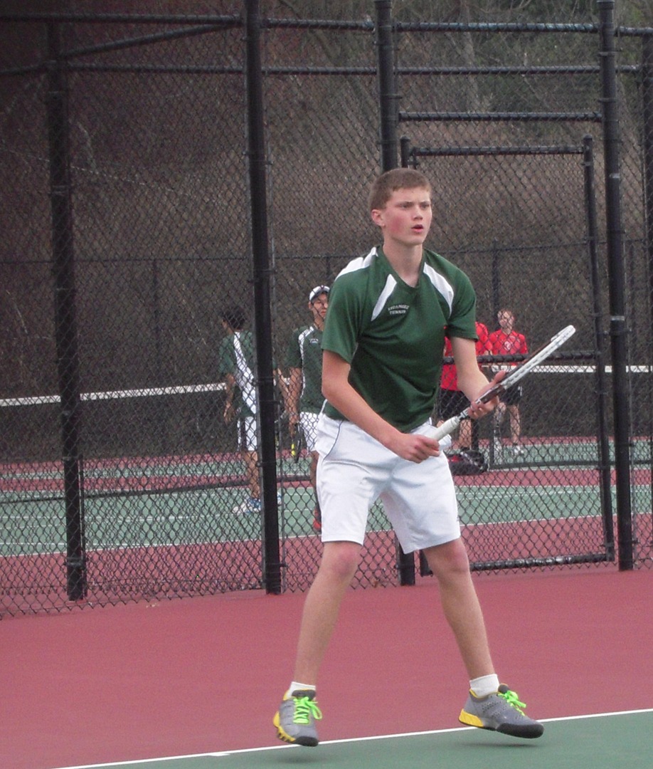 Varsity Gold tennis continues strong season 