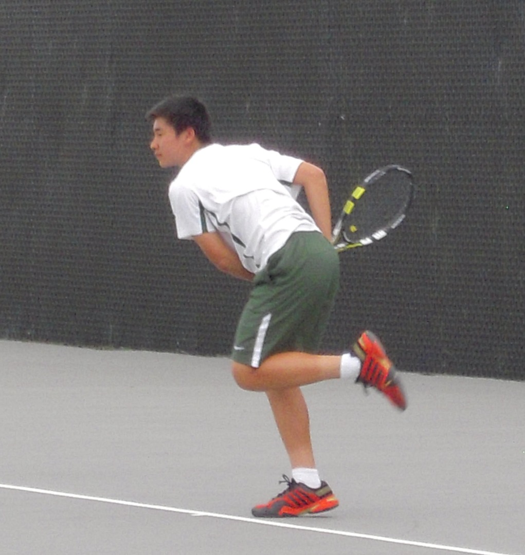 Varsity Gold tennis continues strong season 