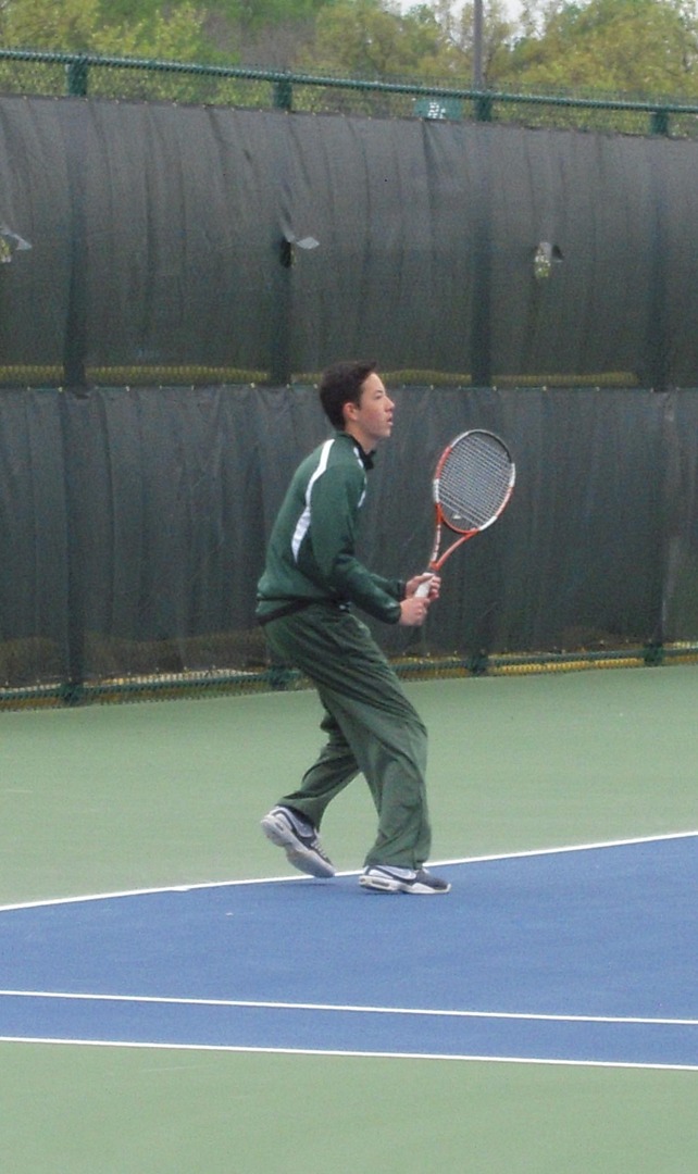 Varsity Gold tennis continues strong season 