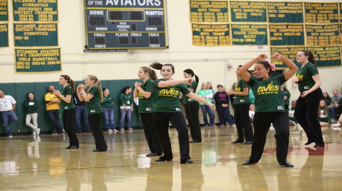 Flyerettes dance to raise school spirit