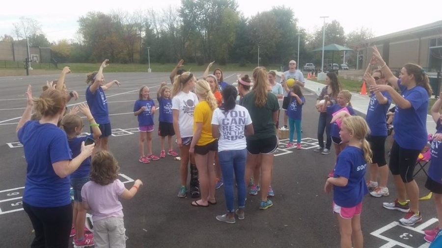 Girl’s on the Run participants teach the girls cross country team a cheer. Coach Richard Shomo brought the team to Maple Dale and Symmes Elementary to cheer the girls on. They ran their first practice 5k ever. Photo Courtesy of Richard Shomo