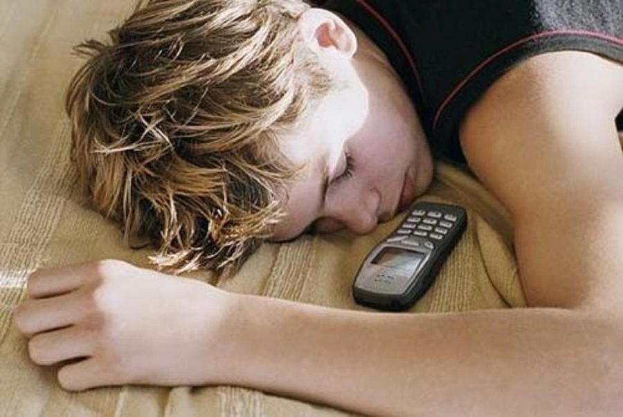 Most teens need about nine hours of sleep a night to maintain daytime alertness. But few teens actually get that much sleep regularly. More than 90 percent of teens in a recent study published in the Journal of School Health reported sleeping less than the recommended amount. 