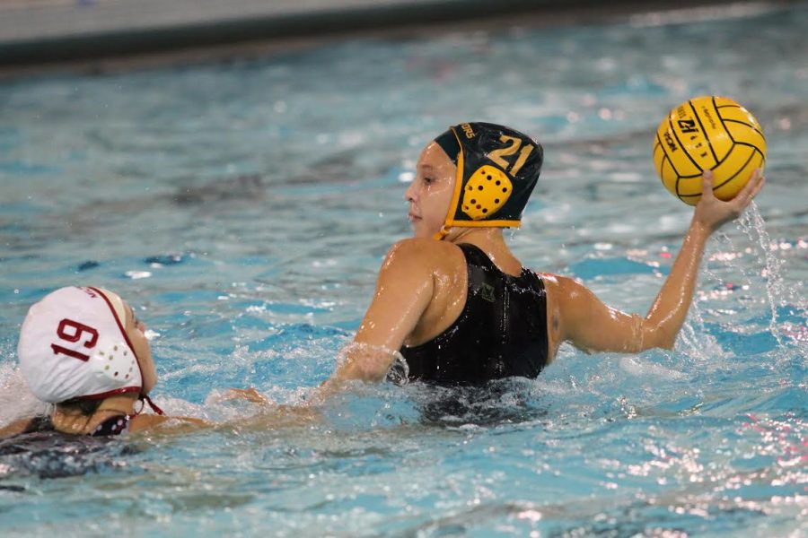 Senior+and+captain+Jennifer+Weber+steps+out+to+look+for+an+open+pass.+As+well+as+playing+water+polo%2C+Weber+competes+with+the+bowling+team+at+SHS.+She+also+plays+club+water+polo+for+Moose+Water+Polo.