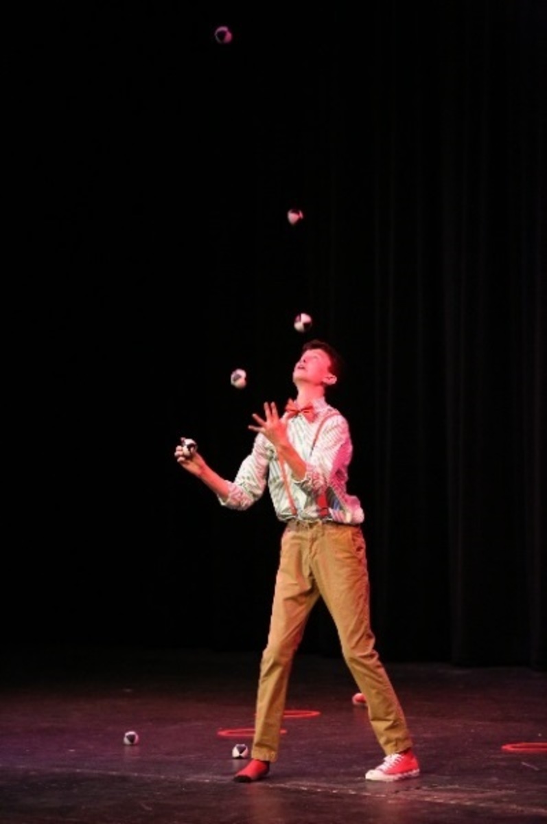 Juggling, singing, dancing... Oh my!