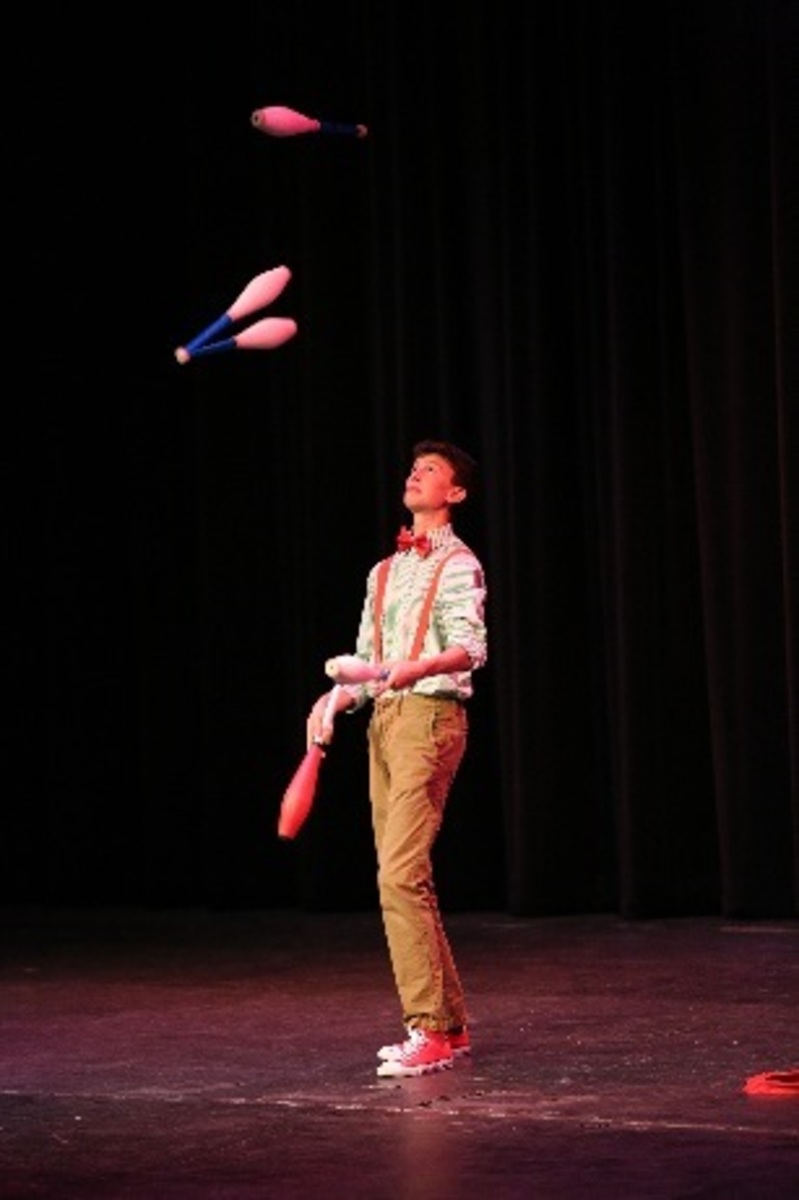 Juggling, singing, dancing... Oh my!