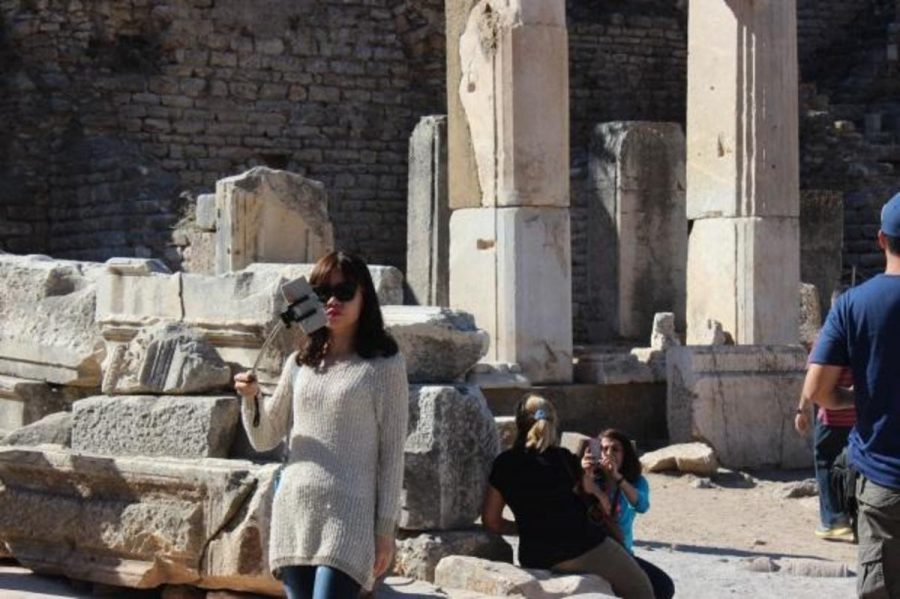 Selfies are trending everywhere worldwide. Museums may be passing rules against selfie sticks, tools to take the perfect selfie, but they do not want to stop the pictures. Photo opps, or opportunities for selfies are being taken into consideration when designing museum layouts.  Photo courtesy of MCT Campus. Check here to see if you are “Master of the Selfie”: SHSleaf.org