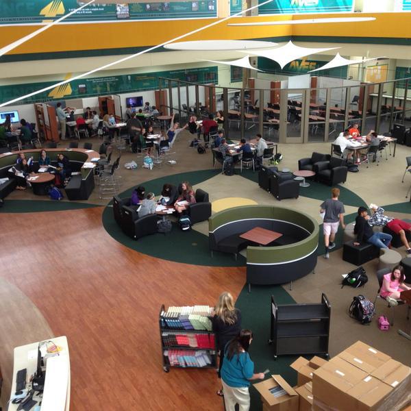 In the center of the Hub there is a semi circle couch.
Other couches and tables are scattered around with 
the conference rooms in the two back corners. A front
desk is placed at the entrance where students check in 
before entering.
