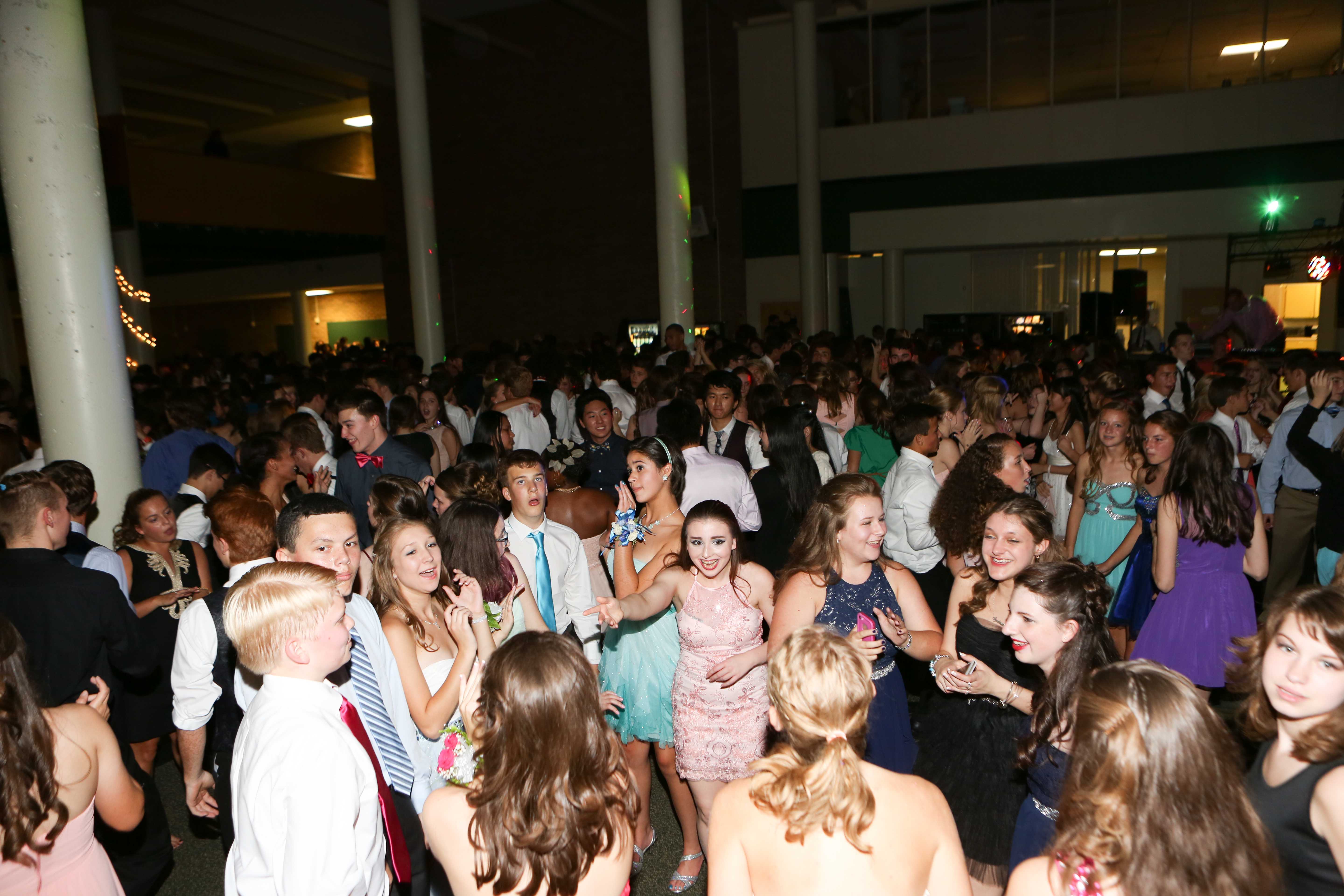 Dancing the night away: Students enjoy Homecoming