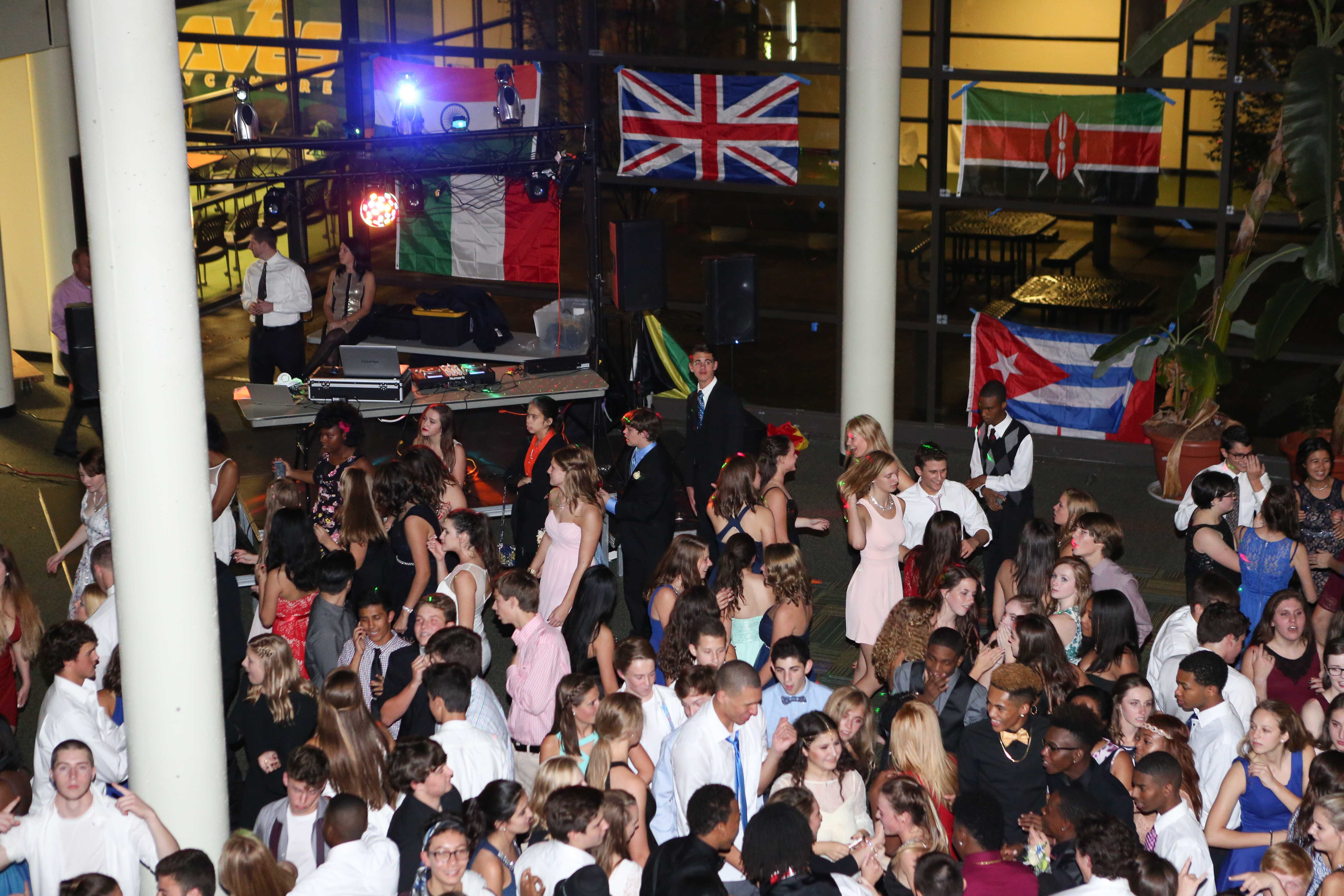 Dancing the night away: Students enjoy Homecoming