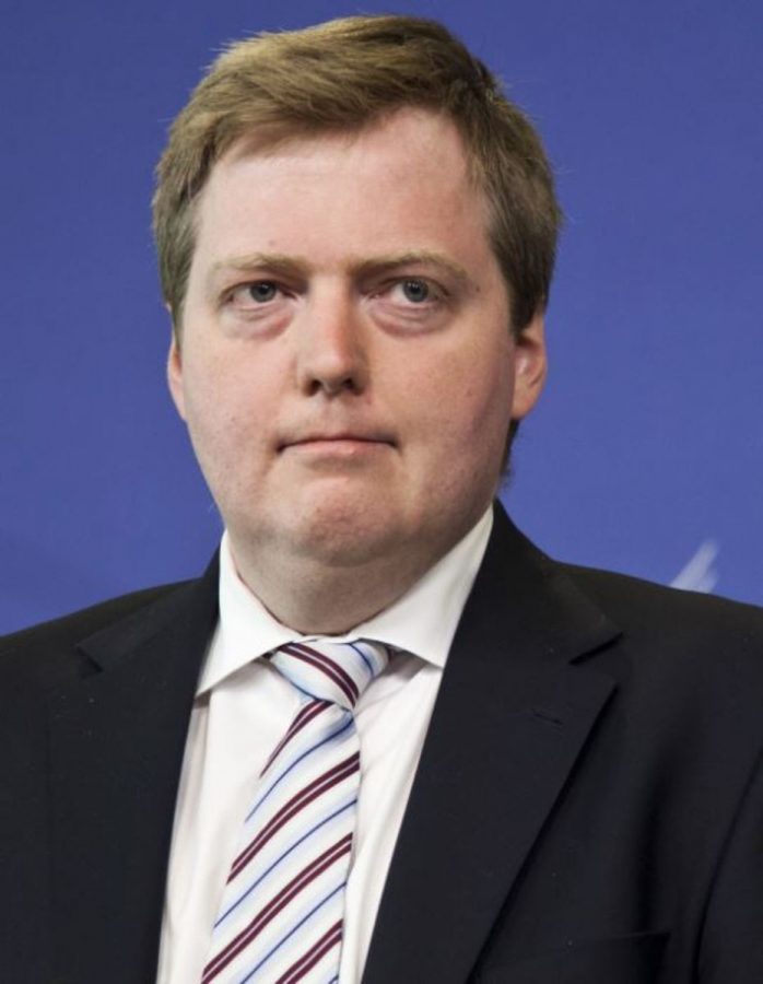Icelandic+Prime+Minister+Sigmundur+David+Gunnlaugsson+resigns+after+protests+regarding+his+involvement+in+the+Panama+papers.+He+will+remain+the+leader+of+his+party%2C+a+decision+that+was+met+with+dissatisfaction.+Papers+revealed+that+he+did+not+disclose+his+co-ownership+of+a+company+while+in+office.
