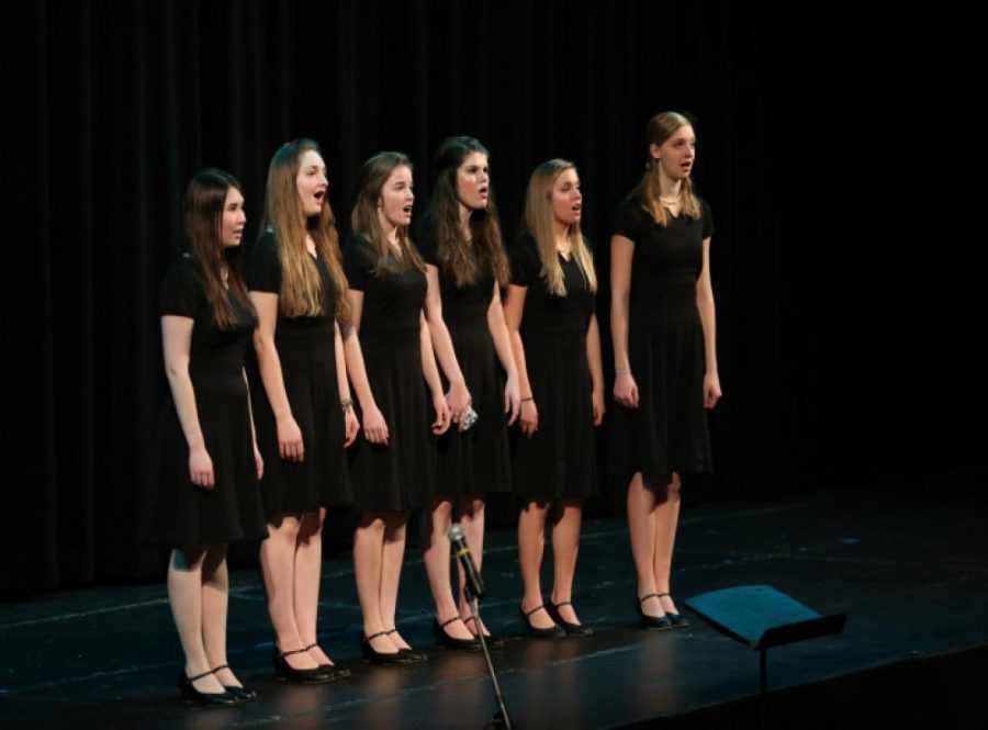 The+select+all+girl+singing+group+SWEET+performs+a+capella+for+concerts.+Featured%2C+left+to+right%3A+senior+Emma+Steward%2C+junior+Elsa+Benson%2C+senior+Amara+Clough%2C+senior+Avery+Harris.+senior+Meagan+Haupt%2C+and+senior+Corinne+Gause.