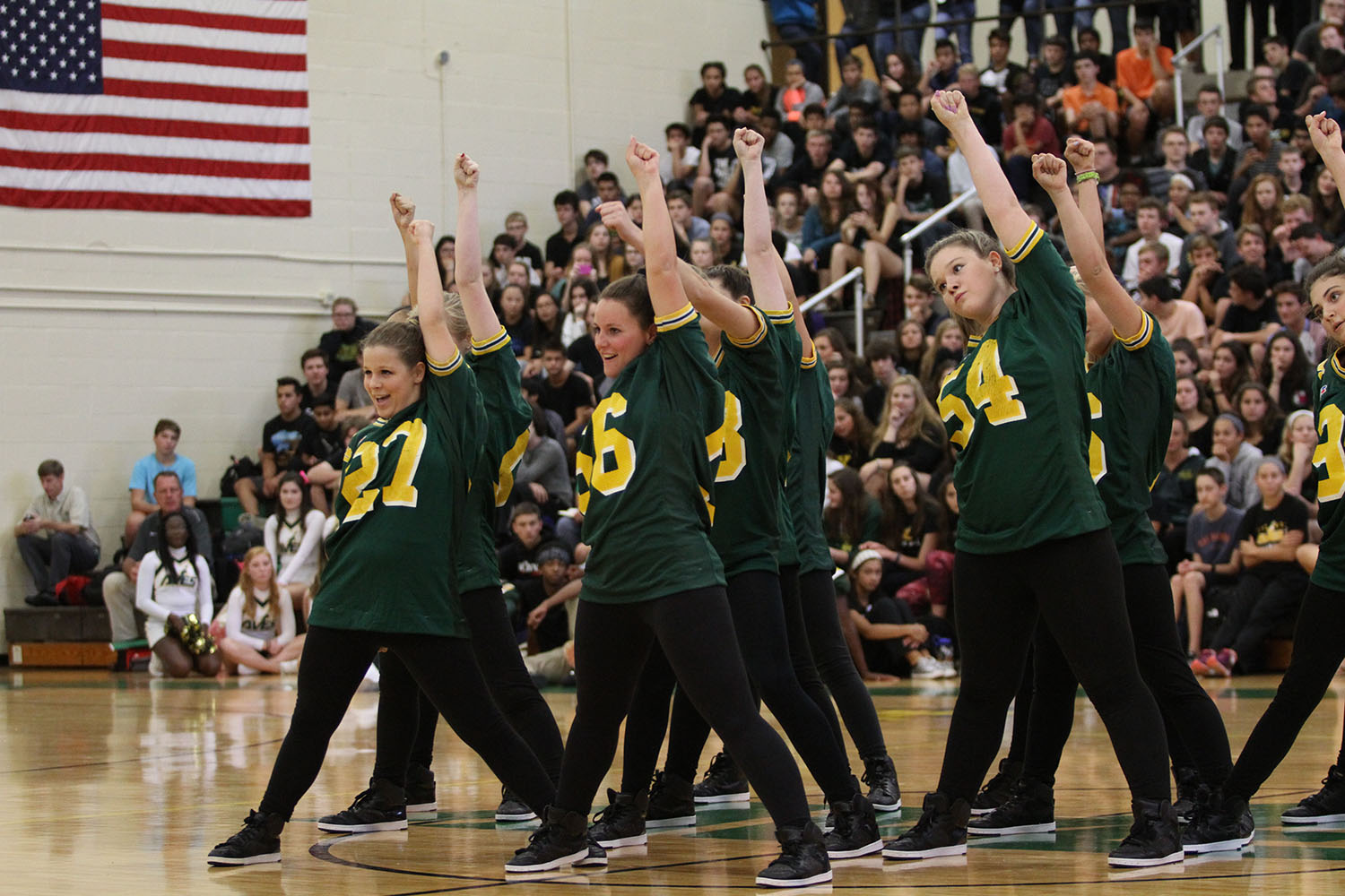 Flyerettes appear in pep rally