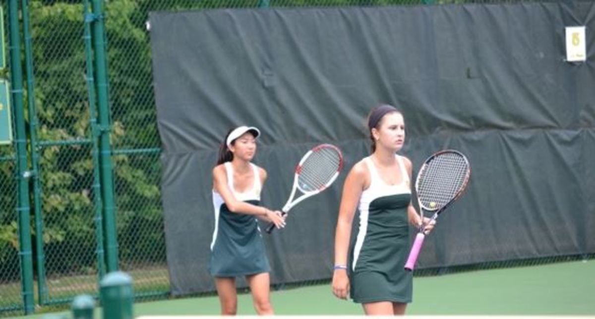 Varsity A girls tennis grinds on the court