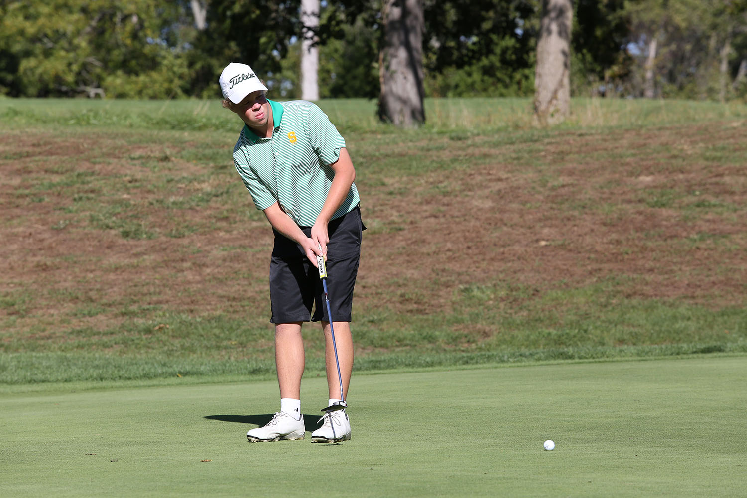 Varsity golf swings into season