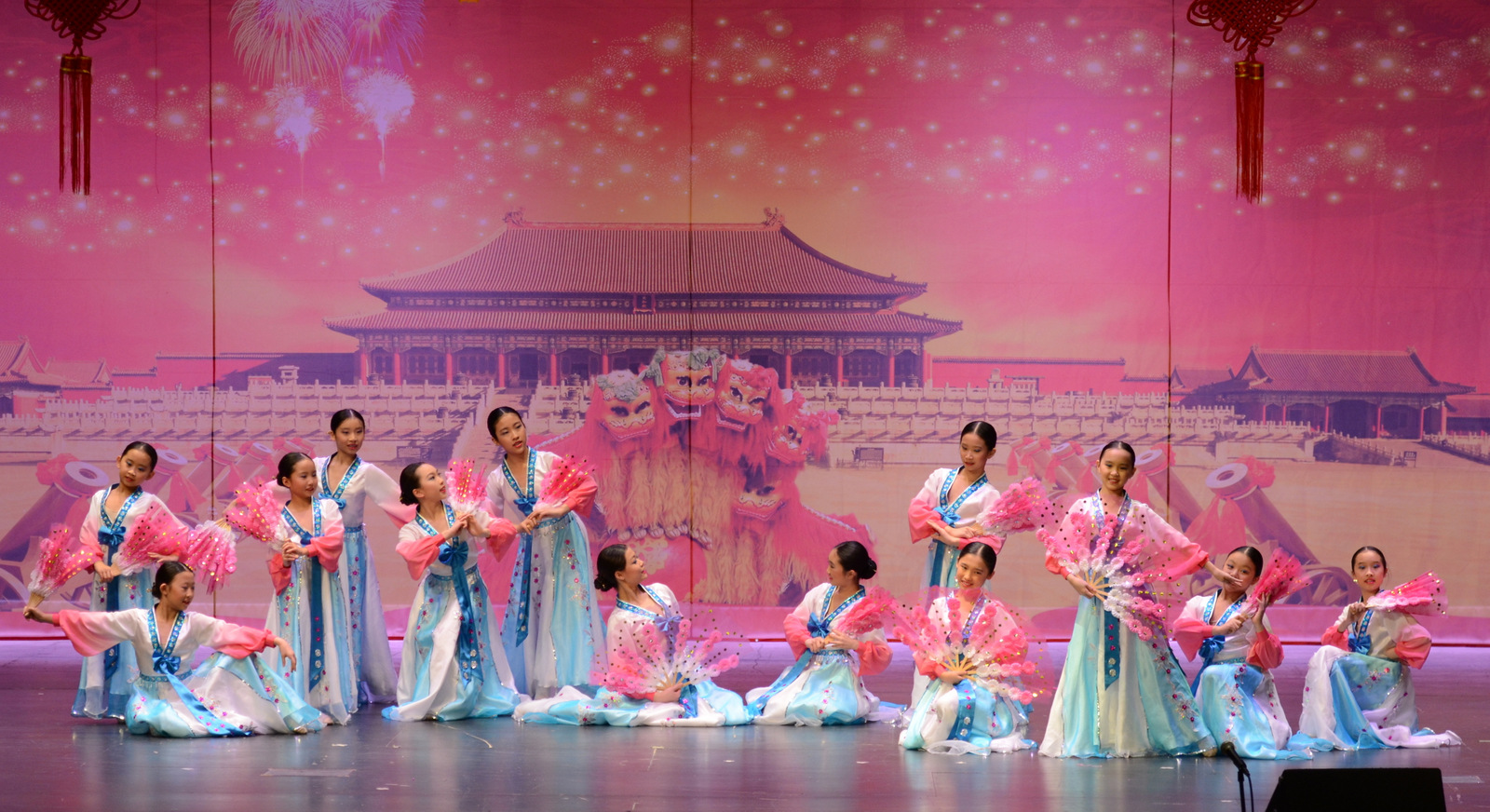 Chinese school ‘sings’ in new year