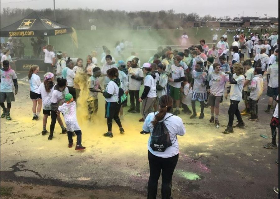 As pictured, many people’s hands were temporarily stained by the paint. The paint was in a chalk format, but as it mixed with sweat or moisture it began to soak into the skin. For days on end, participants were trying to wash the color out of themselves; luckily all the paint was nontoxic and should not affect physical health in any way. 