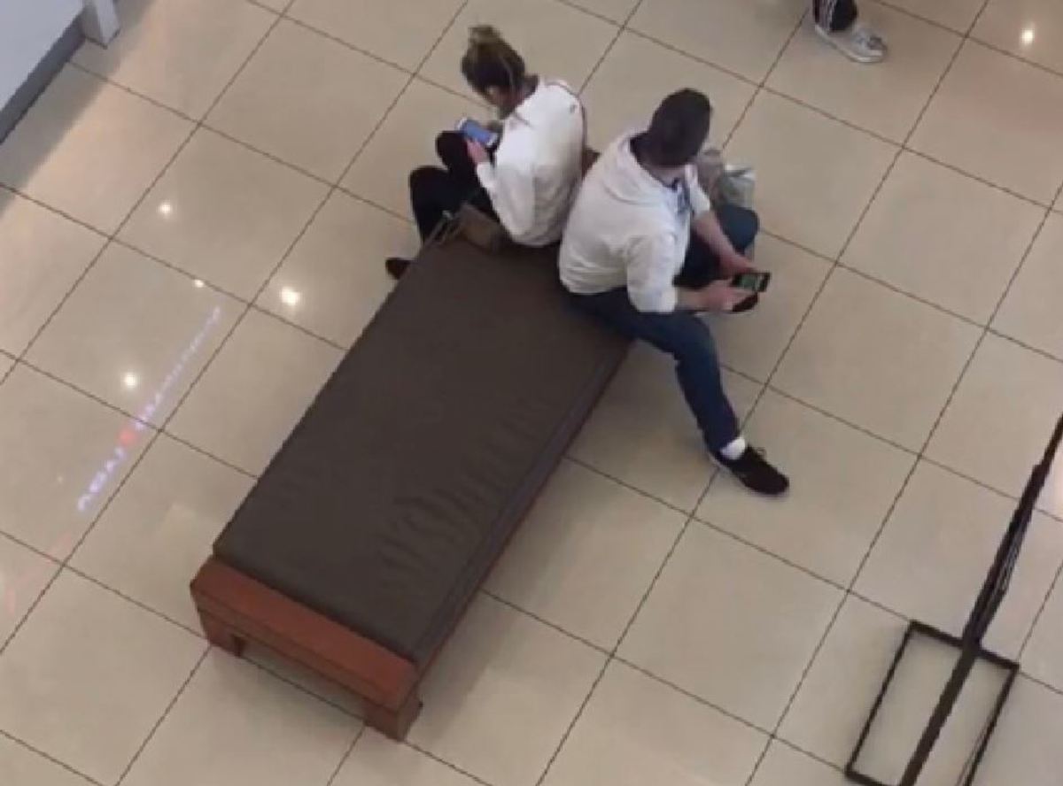 TENSE.+Junior+Allie+Ross+went+to+Kenwood+Mall+and+sat+directly+next+to+strangers+for+as+long+as+possible.+%E2%80%9CI+could+tell+that+%5Bpeople%5D+were+uncomfortable+and+confused+with+the+fact+that+I+was+not+following+the+expectations+of+a+personal+space+barrier%2C+but+I+continued+on+anyway%2C%22+Ross+said.