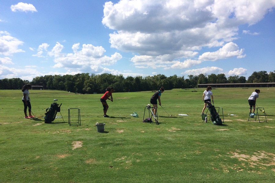 SWING+HIGH.+The+JV+Girls+team+practice+on+August+23.+Their+next+games+are+on+August+28%2C+30%2C+and+31.+Even+injured%2C+the+team+continues+representing+SHS.