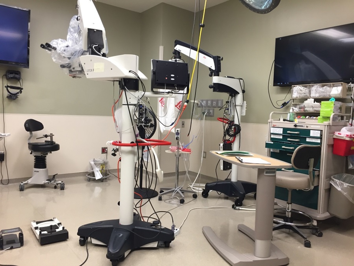 JUST+LOOK.+The+OR+is+ready+for+the+upcoming+surgery.+In+opthalmology%2C+such+a+small+organ+can+make+a+huge+difference+in+someone%E2%80%99s+life.+%E2%80%9CWhat+I+like+about+my+job+is+that+I+can+make+a+difference+in+someone%E2%80%99s+life.+Opthalmology+is+all+about+such+a+small+part+of+the+body%2C+but+if+you+can+treat+it%2C+you+can+help+them+for+such+a+long+time%2C%E2%80%9D+said+Dr.+William+J.+Faulkner%2C+cornea+specialist.