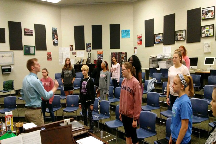 DEDICATION. Bella Voce members work with a guest to further  their craft. The choral program strives to invite guests throughout the year to help students grow. The group will have their tryouts in November. Photo courtesy of Kaitlynn Herzog.