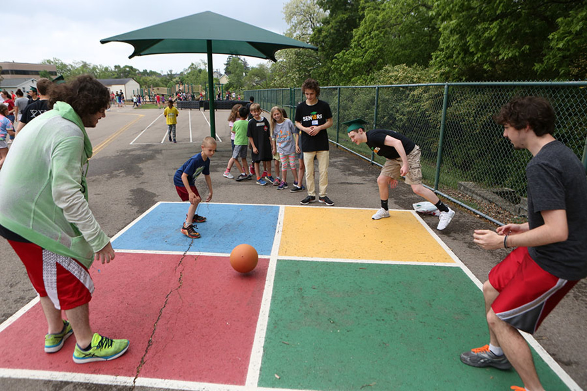 Seniors visit elementary schools