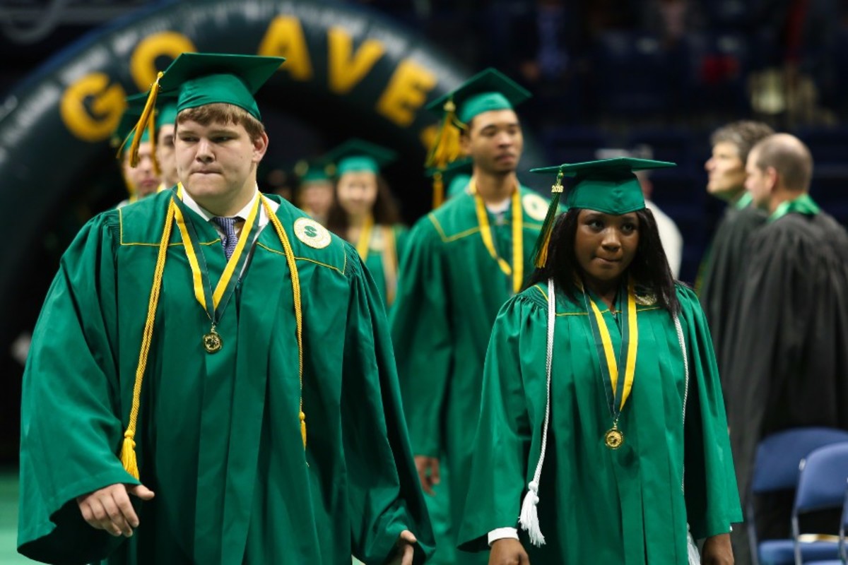 Seniors soar through graduation