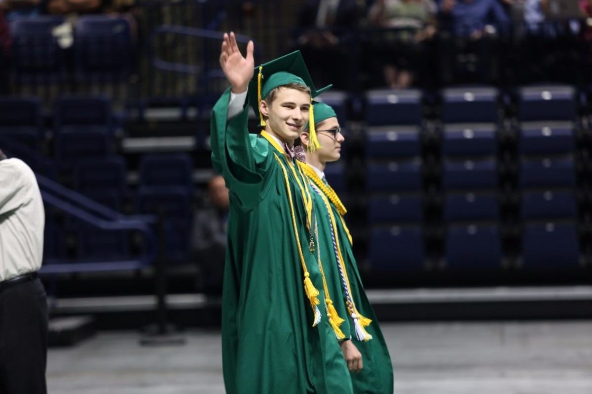 Seniors soar through graduation