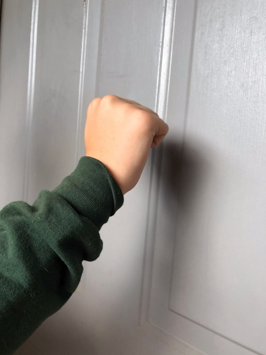 KNOCK+KNOCK.+With+the+school+year+just+starting%2C+Tag+Day+is+quickly+approaching.+When+SBOB+students+knock+on+your+door+they+will+not+take+too+much+of+your+time+and+hope+you+will+consider+all+of+the+benefits+your+donation+will+create+for+the+students.+%E2%80%9CTag+Day+is+a+great+fundraiser+and+one+way+of+giving+back+to+the+band.+It+really+benefits+everyone+in+the+band+and+orchestra+program+and+it+doesn%E2%80%99t+take+up+a+lot+of+time+in+the+day%2C%E2%80%9D+said+Anna+Cummins%2C+12.