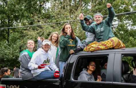 Waterpolo bonds through parade