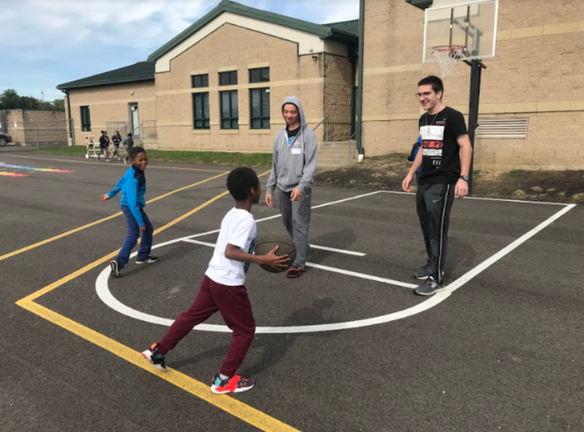 Seniors serve Blue Ash Elementary