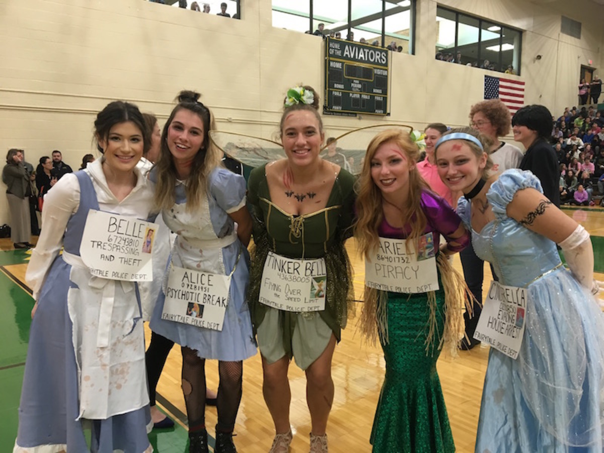 Seniors dress up, enjoy tradition