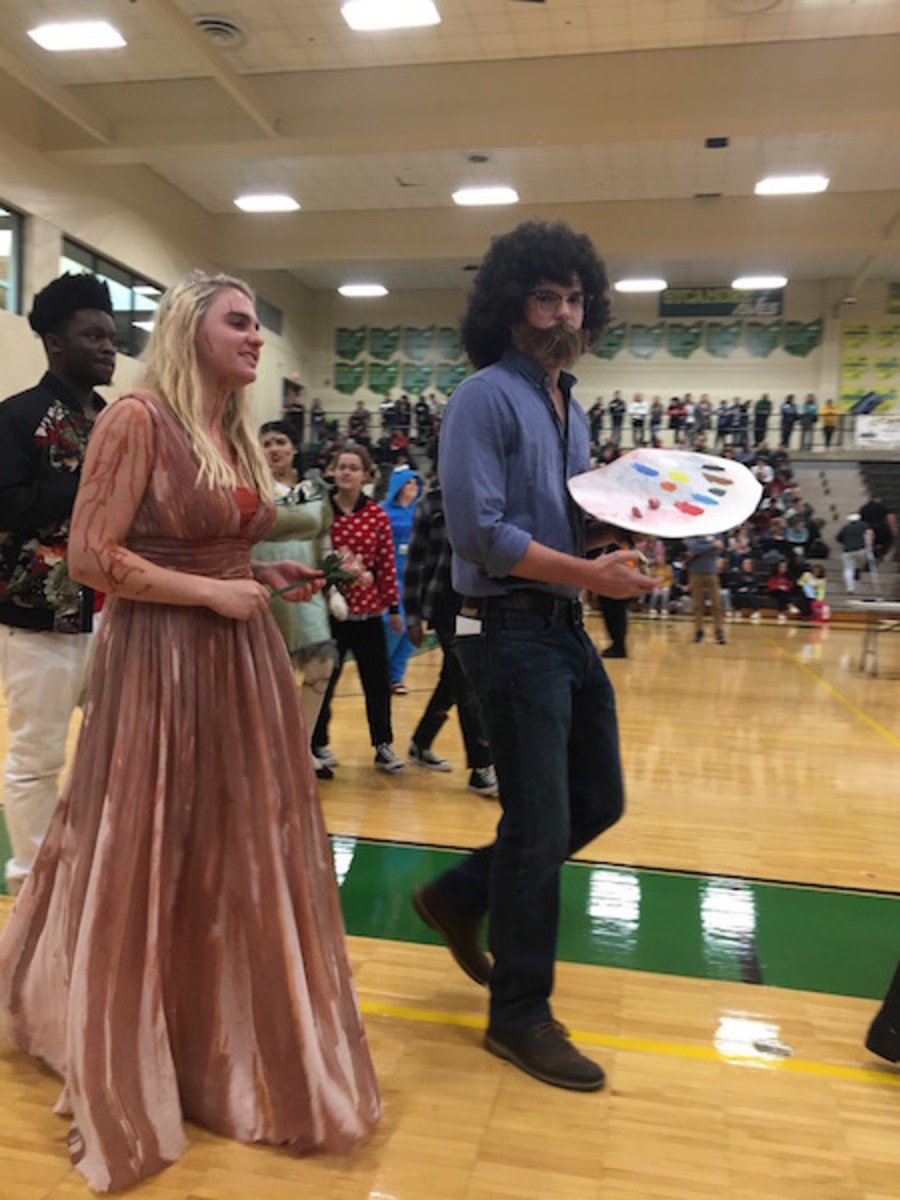 Seniors dress up, enjoy tradition