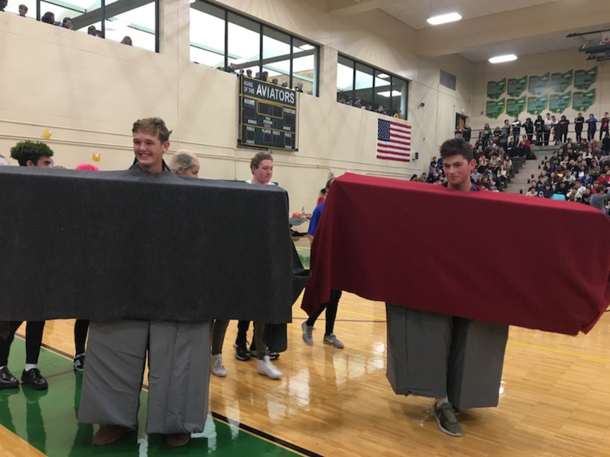 Seniors dress up, enjoy tradition