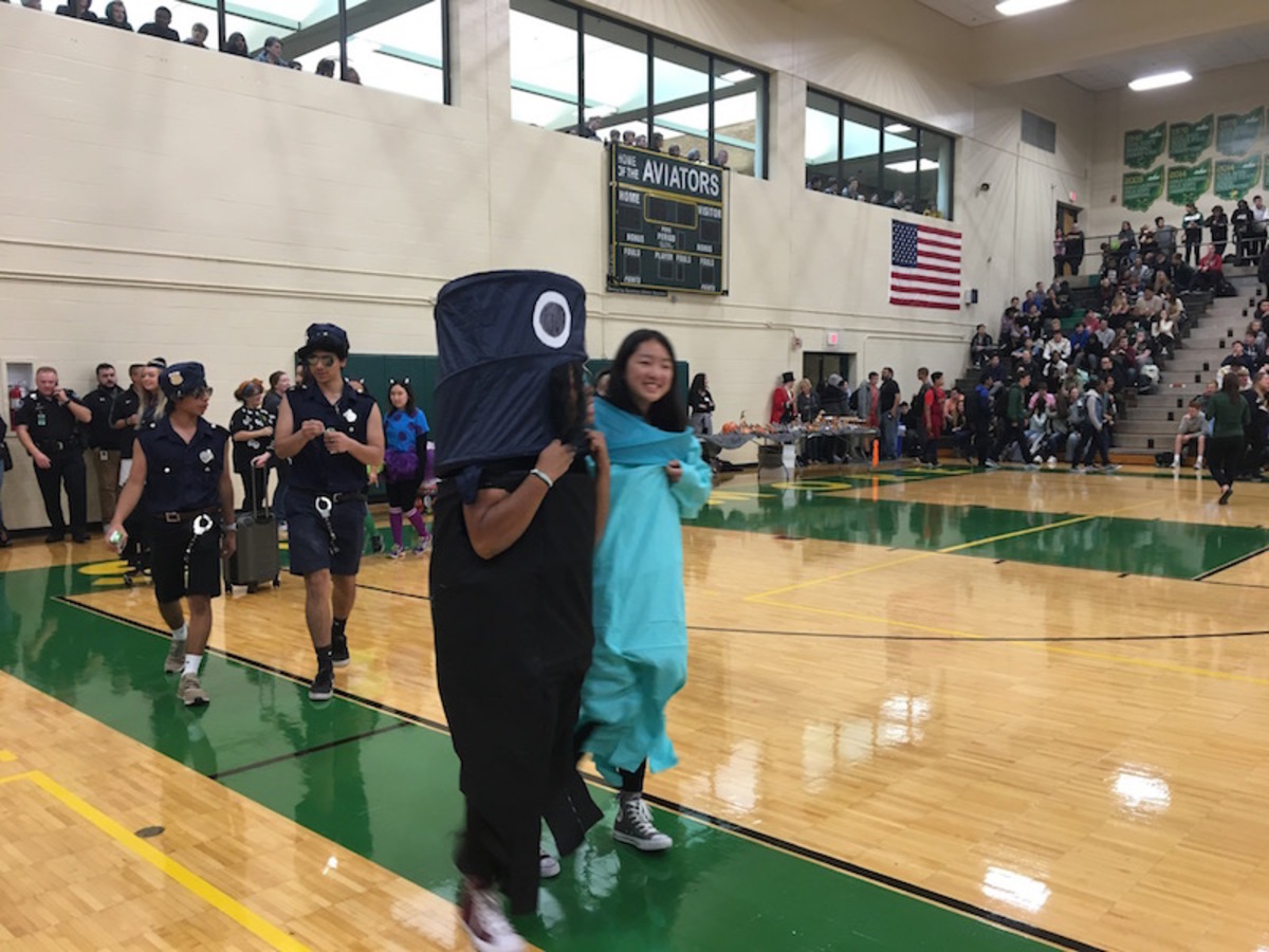 Seniors dress up, enjoy tradition