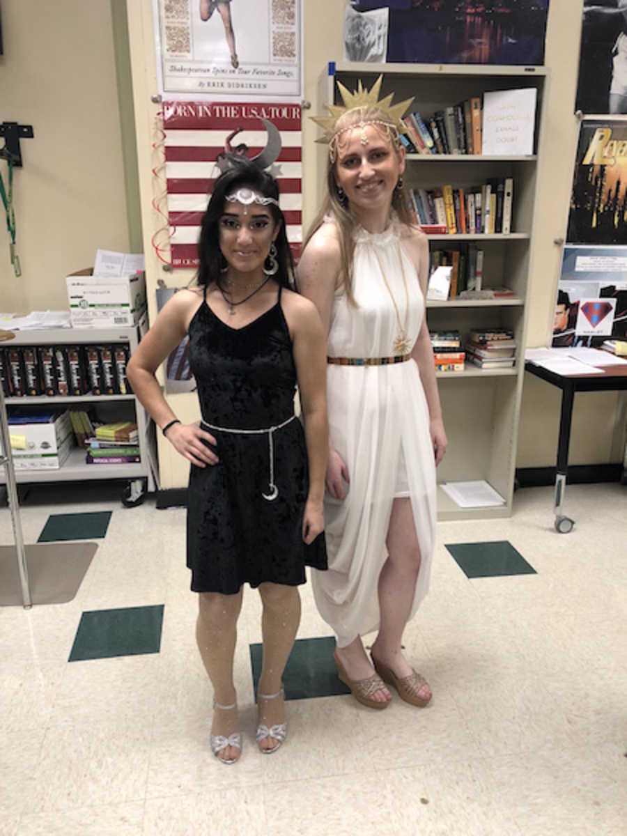 Seniors dress up, enjoy tradition