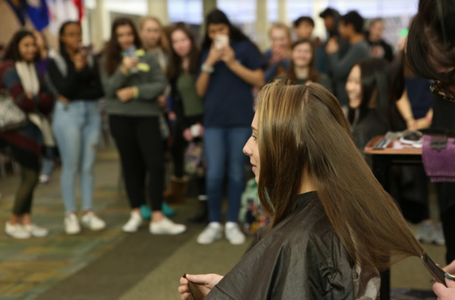 Students help Fashion for the Cure