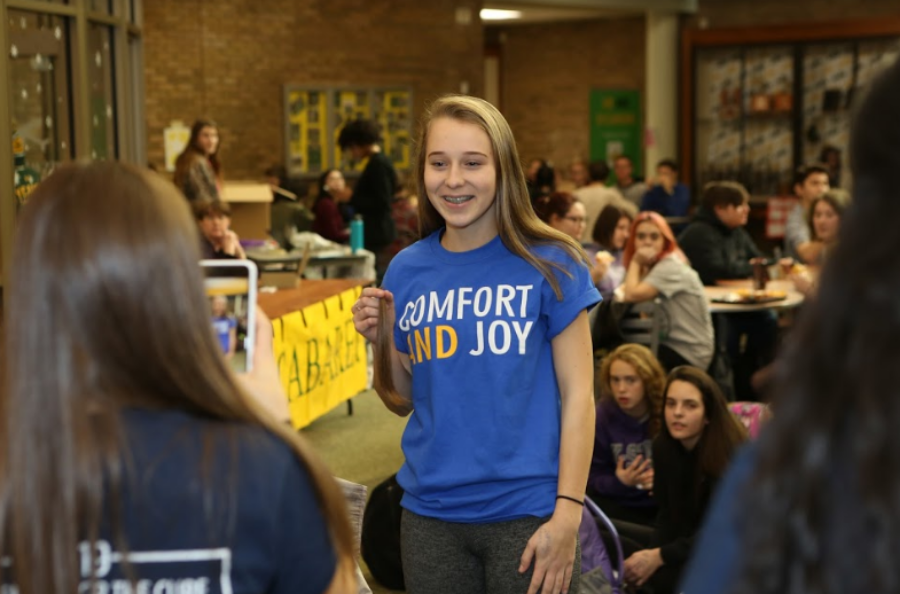 Students help Fashion for the Cure