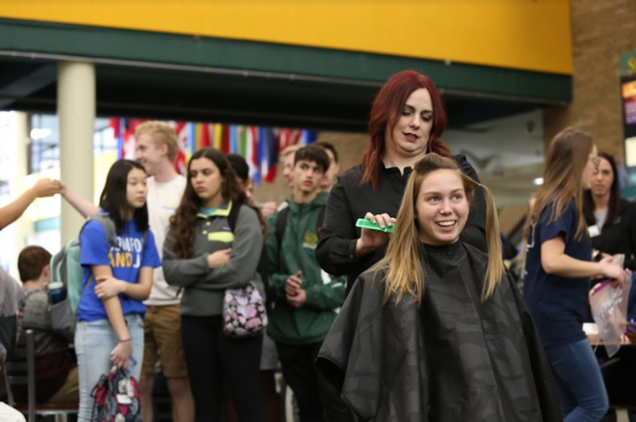 Students help Fashion for the Cure