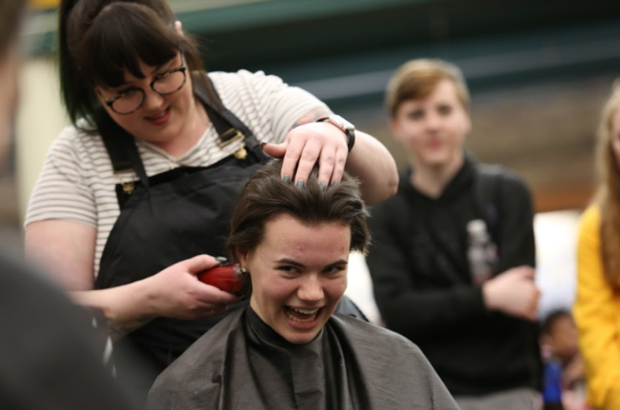 Students help Fashion for the Cure