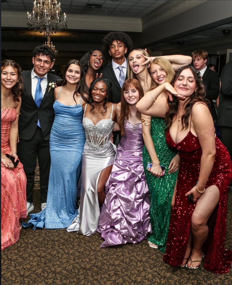SHS students enjoy prom 2025.